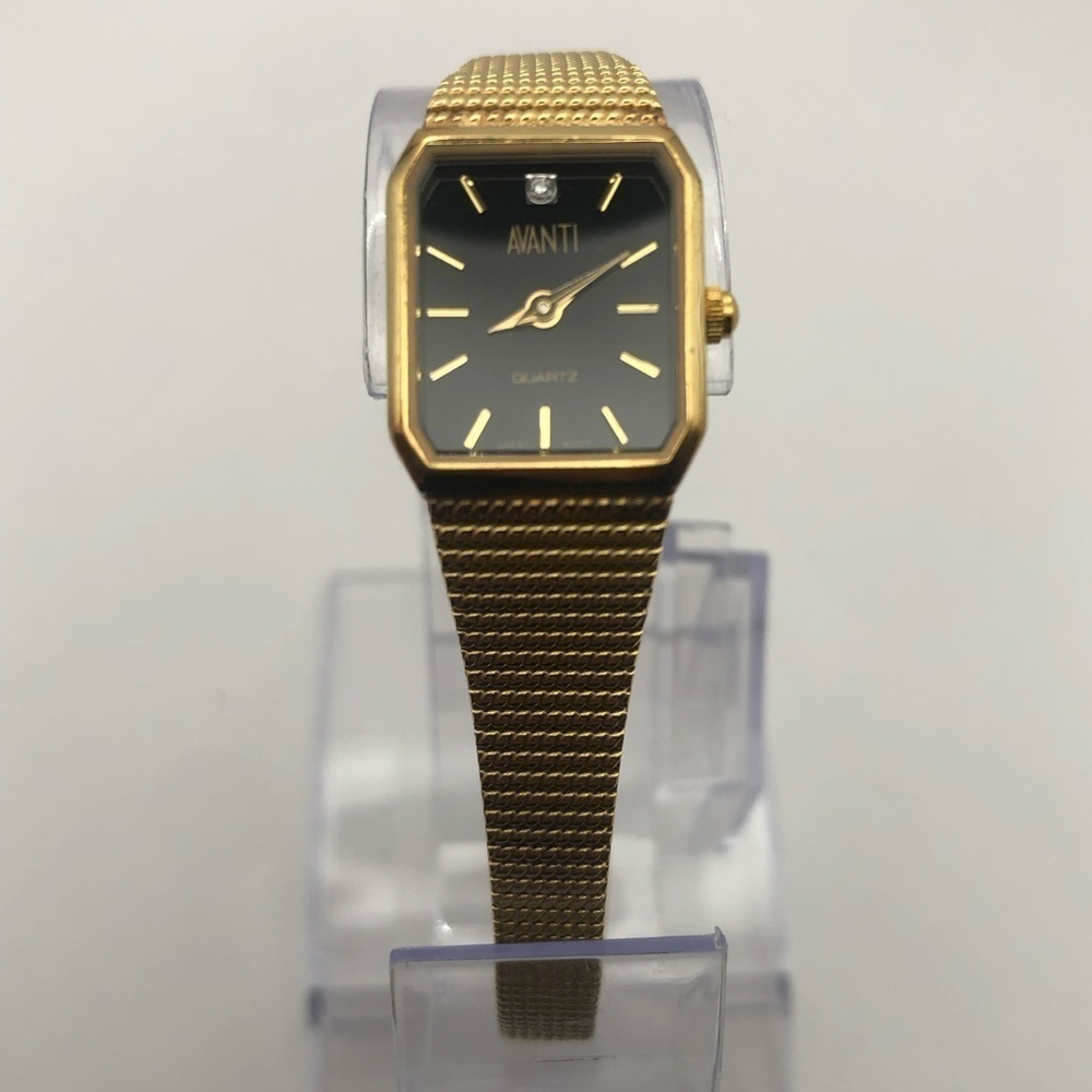 Avanti Women’s Watch Gold Band with Black Face Needs Battery Beautiful